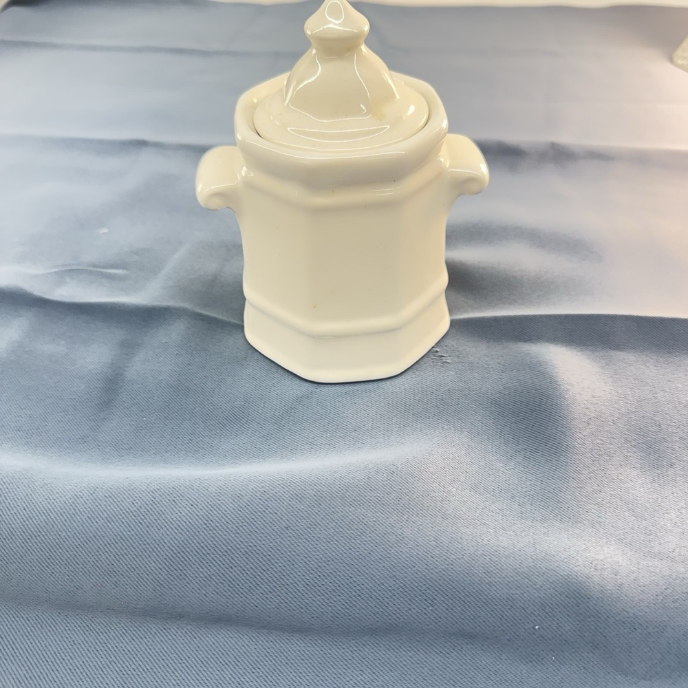 Pfaltzgraff Heritage White Sugar Bowl & Lid Vintage USA  5 3/4"